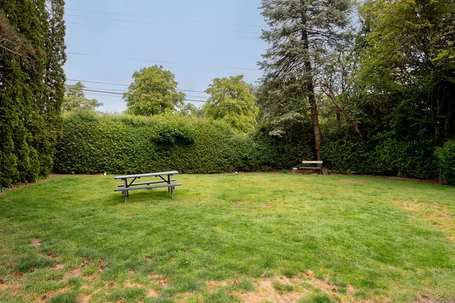 The Hazelnut, furnished rental